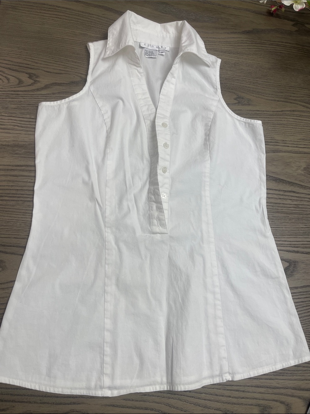 Ninety White Collared Sleeveless Button Front Top